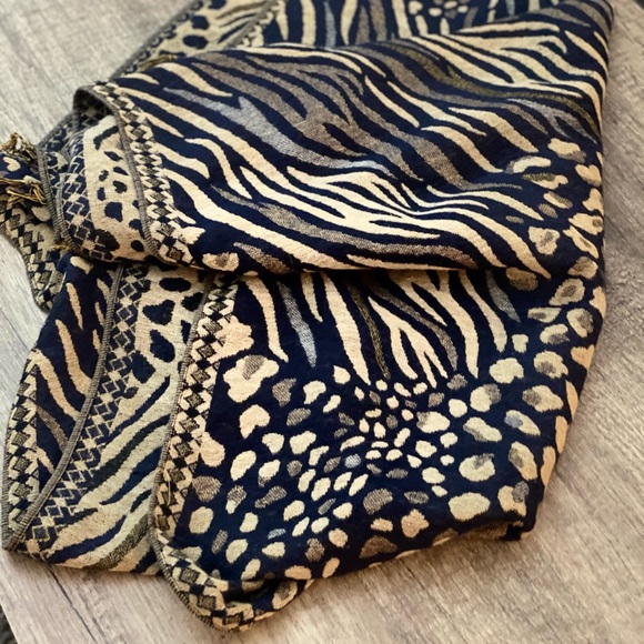 Animal Print Navy/Tan Scarf - Picture 2 of 2